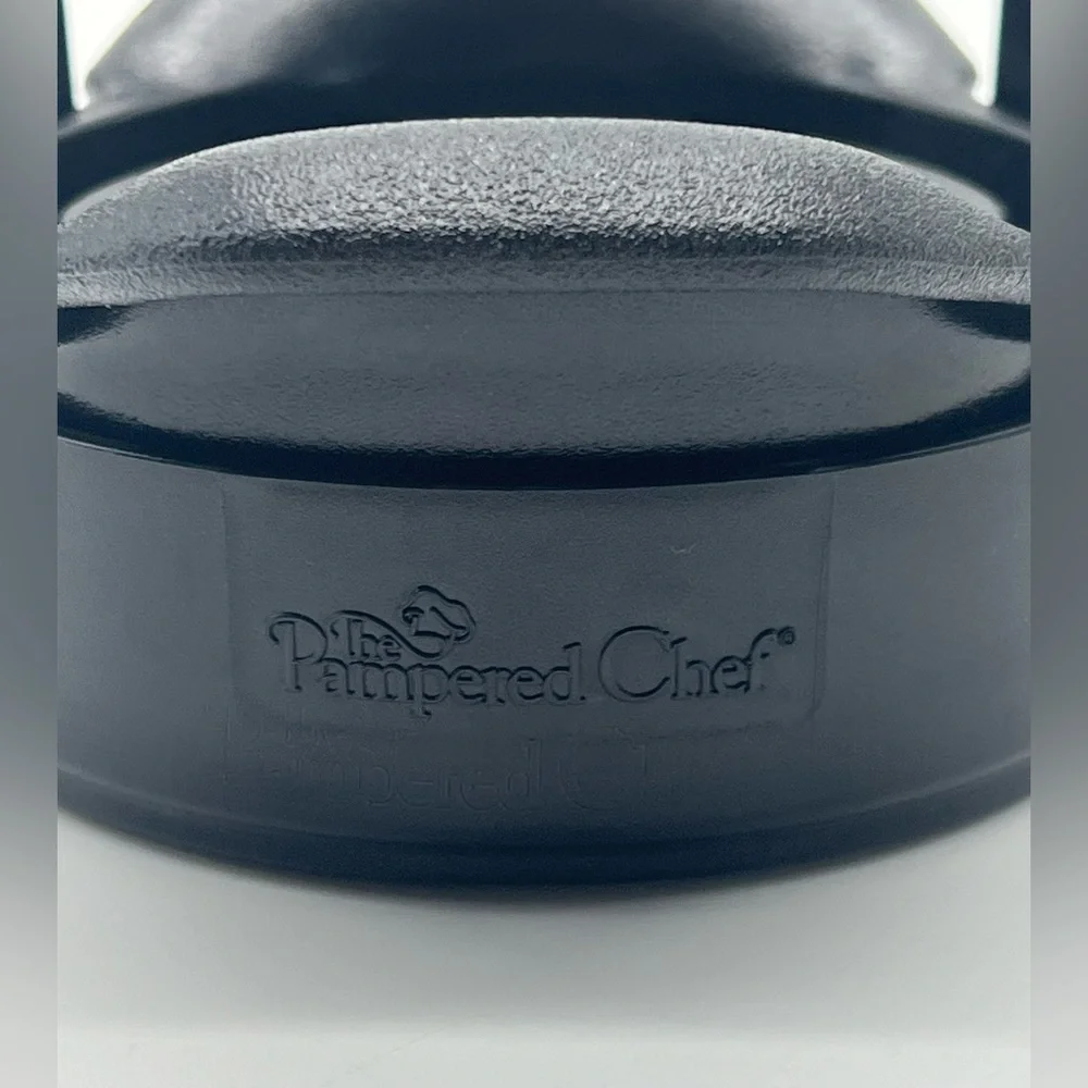 Pampered Chef cuts onions